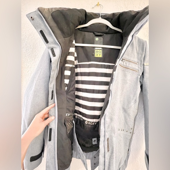 Roxy // Denim Chambray Snowboarding Jacket - Picture 8 of 11